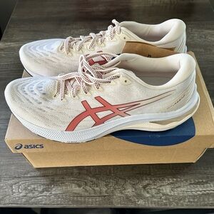 ASICS Ladies Sneakers Size 11.5. Brand New with Box